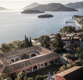 5 bedroom villa with infinity pool on Lefkada, sleeps up to 14